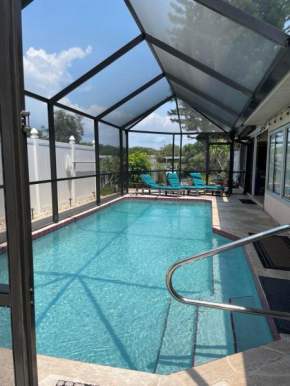 SPACIOUS 2bedroom - 2bathroom House - 5 min to SIESTA KEY With Heated POOL